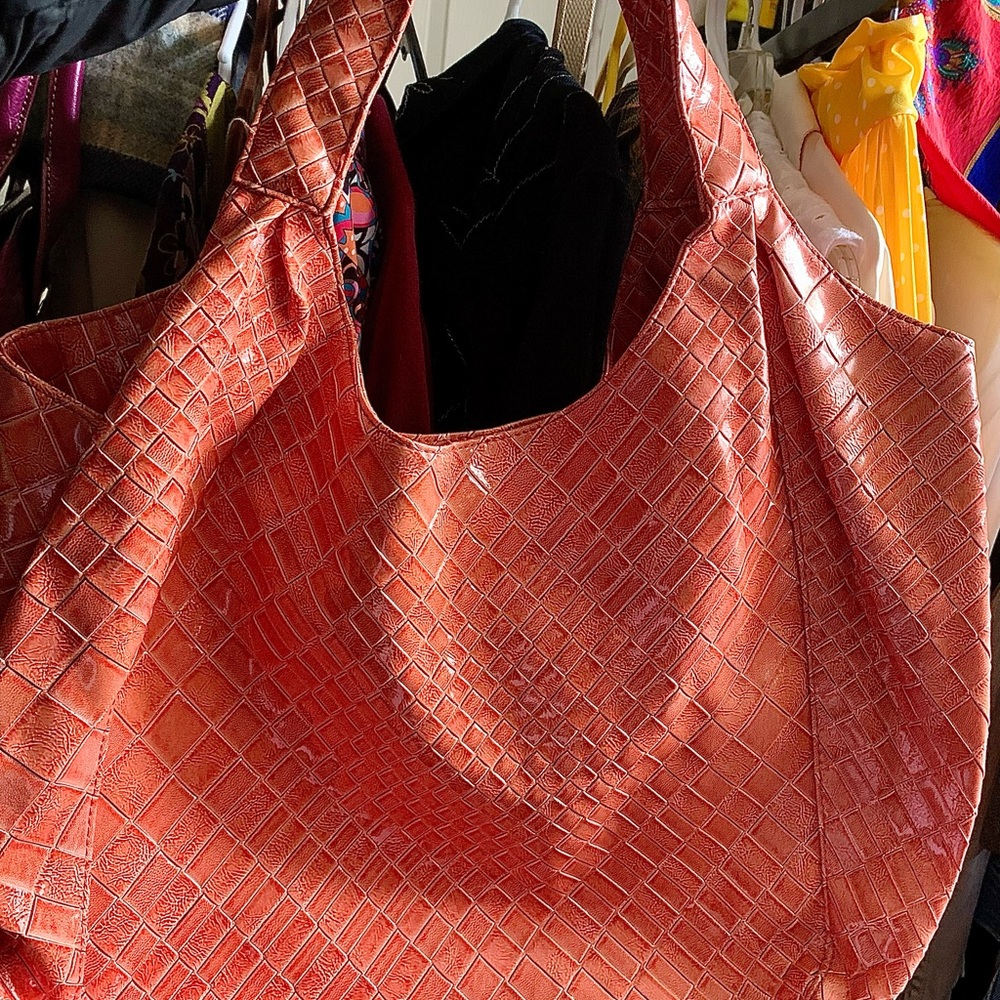 Pre loved Embossed Hobo Tote Bag.🧡